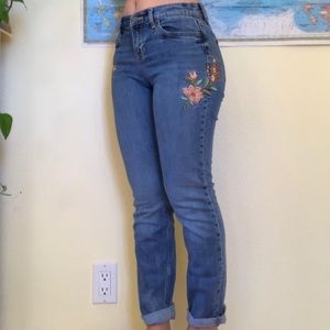 Floral Embroidered Boyfriend Straight Jeans
